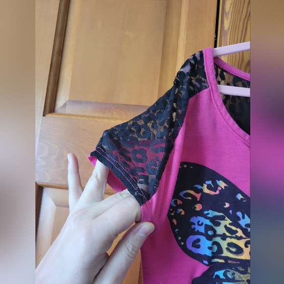 Almost Famous Pink and Black Leopard Print Accent Butterfly Tee 10-12 - Picture 2 of 6